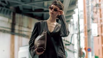 【明日なに着る？】ひらつかないだけで大人っぽい「直線シルエットのワンピース」