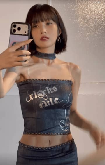 Red Velvet・ジョイ、激やせ姿に心配の声多数…美鎖骨と縦線くっきり腹筋を披露【PHOTO】