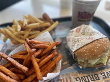 【ロサンゼルス】スイートポテトフライが絶品『The Habit Burger』