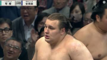 「ワイの年収の1.5年分が」初優勝・安青錦が千秋楽で受け取った懸賞の分厚さに驚愕「山程出る」