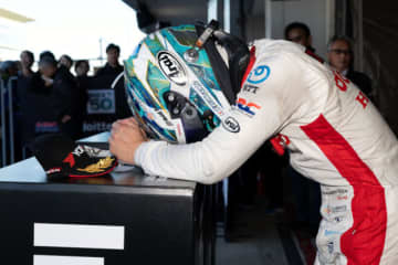 悔し涙の太田「タイトルに向けてやれることはやった」。佐藤は0.7秒届かず「優勝しか見ていなかった」【第12戦決勝会見】