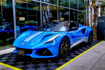 エミーラで峠を攻め、エレトレで家族を運ぶ 77年目のロータスが提案する「究極の2台持ち」は、我々の理想郷となるか