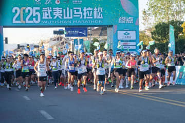 中国福建省で武夷山マラソン　1万2千人が快走