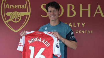 アーセナルの指揮官が“違う”理由とは？アルテタ監督とフランク監督の両方の指導を…