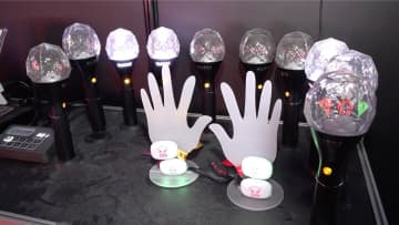 レオナルズ、演出機材「GALAXY GUN」を展示。光の無線制御も[Inter BEEの歩き方tv]