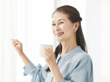 シニアのひとり時間が楽しくなる！映画・カラオケ・マンガ喫茶の優待まとめ