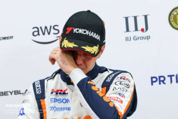 「深夜にカートを積んで連れて行ってくれた」家族の苦労を想い涙。フラガが初優勝の週末に得た自信