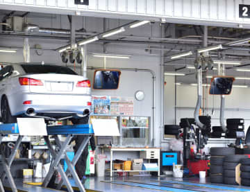 レクサスのディーラーで車検の “ブレーキ検査” をせず『合格扱い』発覚　3年間で1000台超の不正がわかりネットで話題に「前から違和感はあった。車検整備から完成検査までの時間が早いのよ」「上司が無理を言って圧力をかけた結果なのでは？この整備しだけが悪いのか疑問なんだが」