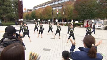 デフリンピック 会場外も盛り上がり　地元チアダンスチームがサインエール