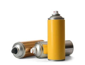 スプレー缶の『捨て方』絶対NG行為3選　考えられる悪影響と正しい処理方法