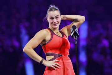 アリーナ・サバレンカ　休暇先のモルディブで…サメと泳ぐ姿が話題「信じられない休暇」