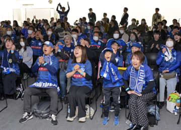 J2水戸サポーター「次こそ」　茨城県内6カ所でPV　1200人がエール