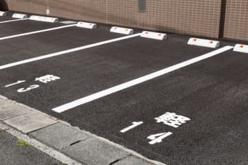 駐車場の「軽」の文字を無視して「普通車」を停める人が多いのはなぜ？“軽バン専用”駐車場を経営していますが、“軽バン専用”運営の盲点ってありますか？