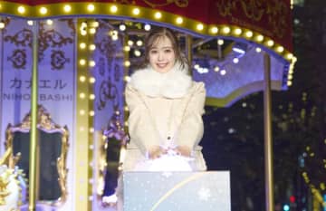 日本橋で開運イベント、点灯式に藤田ニコルさんが出席