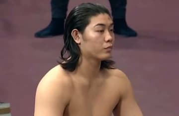 「なぜ突然」大相撲千秋楽でファン衝撃のサプライズ「別人みたい」「髷結えたのか」「小顔度が増した」驚きの声が相次ぐ