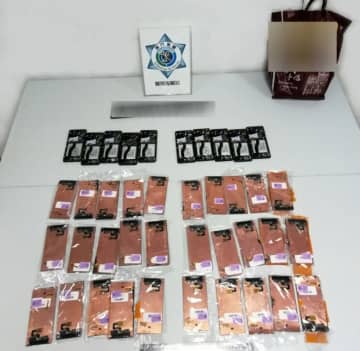 マカオ税関が運び屋による密輸事案を直近6日で8件摘発…大量の中古スマホなど発見