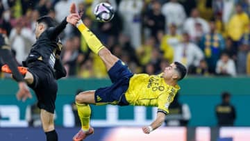 40歳ロナウド、衝撃のスーパーゴール！味方選手も思わず頭を抱える…『あの伝説ゴールと同じ』と監督称賛