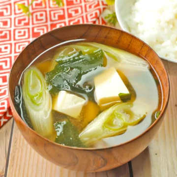 【お願いだからみそ汁にスプーン1杯入れてみて】「一瞬で料亭の味」「毎朝飲みたい」目からウロコのみそ汁の格上げレシピ3選