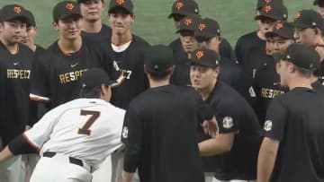 「警戒は一応していたんですけど・・・」巨人・岡本和真が引退の長野久義の前に胴上げ　メジャー挑戦に激励