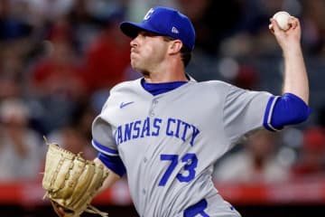 ロッテ、MLB通算162登板のロング入団を発表　左腕から最速155キロ…サブロー監督も期待