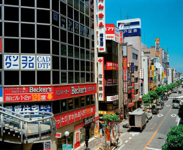 学生時代の作品から最新作まで、都市を捉え続けた35年の軌跡をたどる 佐藤信太郎写真展「都市の相貌」