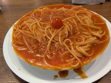 【神保町】大盛り無料で990円！ワイルドレッドパスタの「皿から滴るパスタ」が反則級の旨さ！