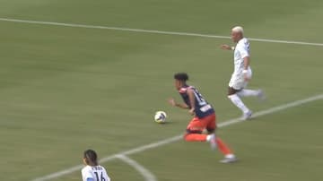 「まじでエンバペ」「格が違う」J2最強助っ人FWにSNS騒然！“爆速ブラジリアン”が神速ムーブでDF置き去り→圧巻フィニッシュ「恐ろしい動き」「確実に個人昇格」