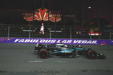 メルセデス2台がトップ3入り。ペナルティのアントネッリが17番手から3位「持ちこたえてくれ、とタイヤに頼み続けた」