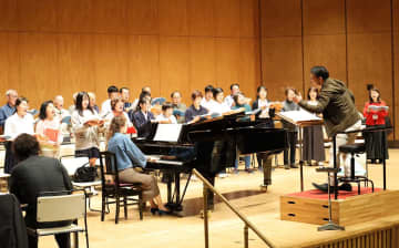 高校生から91歳まで、世代超えつなぐハーモニー　神奈川県立音楽堂で冬恒例「メサイア」練習に熱