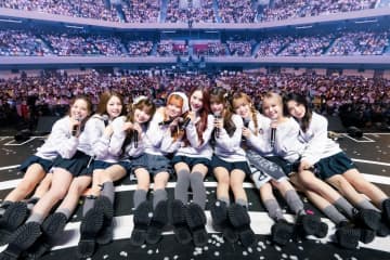 NiziUが次に目指す場所はアリーナ！初のホールツアー千秋楽で涙 感動のフィナーレと重大発表