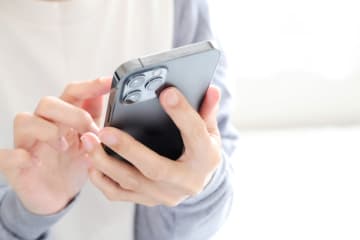 スマホを買い替えたいけど“13万円”もする「iPhone 17」は高すぎる！ 型落ちになった「iPhone 16」ならお得に買えますか？