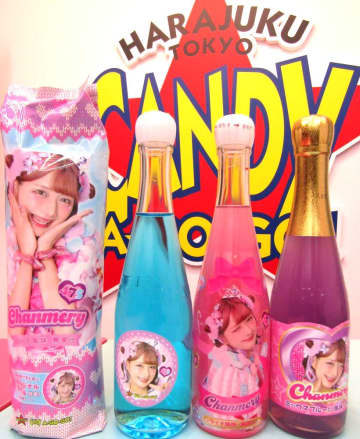中小の瓶飲料・シャンメリーに強力な助っ人現る　その名は大人気インフルエンサー「しなこ」　商品プロデュースし原宿から発信