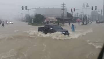大雨で洪水や土砂崩れ相次ぎ90人死亡12人行方不明に…公共インフラも被害　ベトナム　タイでも土砂崩れ…9歳少女死亡