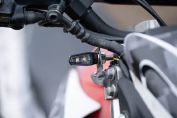 転倒に強いセローカスタム　保安部品をLEDでミニマム＆強化！