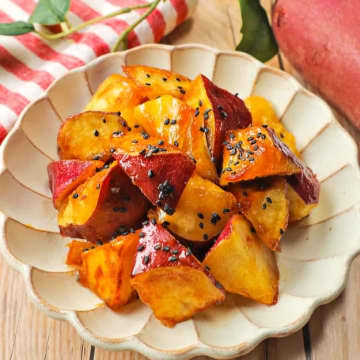 【さつまいも買ったらまずはコレ】「今までの大学芋は何だったの」「冷めてもカチカチにならない」はちみつバター大学芋レシピ