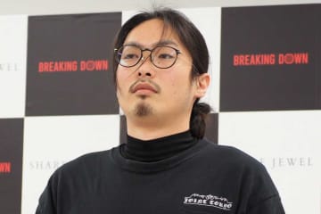 「頭にコーヒーかけてもいいべ？」　飛行機で遭遇、前列席のマナーにネットも驚き「ボンドで貼り付けてあげて」