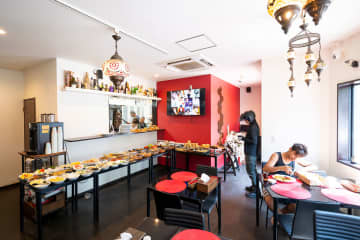 名物のビュッフェをともに食べ、クルドの人々を知ってほしい。川口『AZEL（アゼル） RESTAURANT&BAR』へ