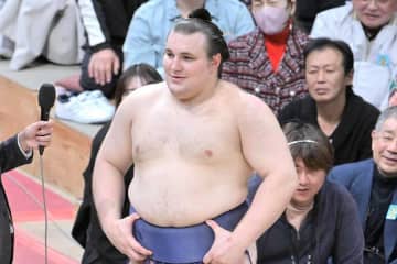 「なぜ…大相撲の謎」　安青錦がGETした意外な副賞が話題　ぎっしり詰められ「コレは羨ましい」