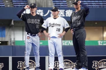 オリックス、新ユニホーム3種発表　ファン感でお披露目…制作メーカー変更、フォントにも違い