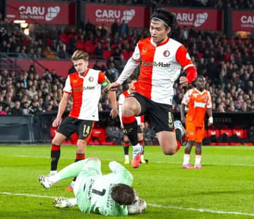 森保Jエースは不発、20歳日本人に痛烈２発を浴び３連敗。どうしたフェイエノールト…指揮官ファン・ペルシ嘆き「トップクラブに相応しくない」