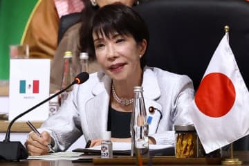 「なんでこんなバカが国のトップなの？」カリスマ的な人気を誇るアーティスト　高市首相の“洋服選び”投稿に怒り爆発