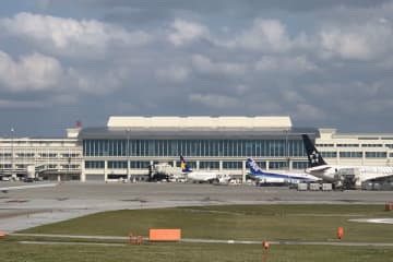那覇空港、全飲食店を休業　11月25日、断水影響