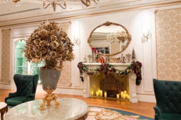 東京ディズニーリゾートのクリスマス ホテルにもツリー＆デコレーションが登場　最高級フロアには客室内ツリーも