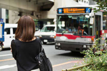 バスに乗っている時のNG行為７つ　周囲が迷惑に感じる行動とは？