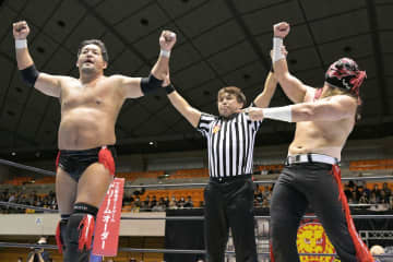 【新日本・ＷＴＬ】デスペラード組初勝利！　相棒・石川修司から要望「優勝してシングルマッチやりましょう！」