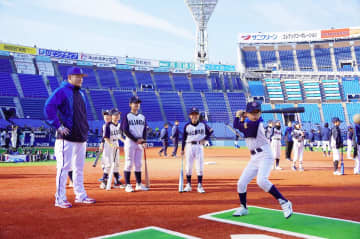 【DeNA】神奈川県内で野球教室　子どもたちと触れ合う　藤浪「自分も清原さんや桑田さんから教えてもらった」
