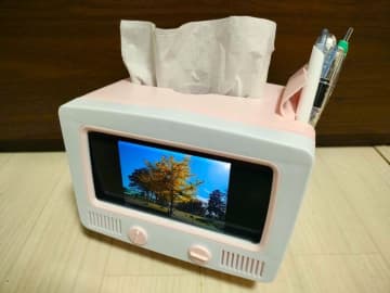 【ダイソー】かわいすぎる！ティッシュケースにもなるテレビ型のスマホスタンドを発見しました