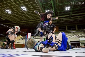 【スターダム】ワールド王者・上谷沙弥　次期挑戦者の安納サオリを急襲「これからたくさんいじめてあげる」