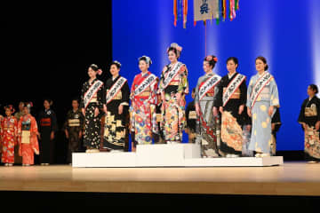 着物の装い美しさ競う　水戸で関東大会　最優秀に増山さん　茨城