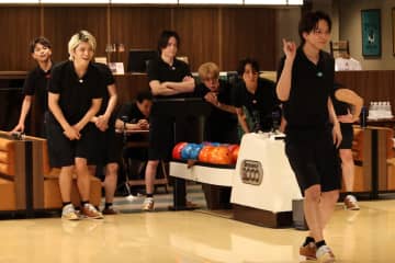 でるか？寺西拓人の“ドヤ顔細目”！みんなでプロから投げ方のコツを教わり…ボウリング企画 悲願の成功なる！？『タイムレスマン』